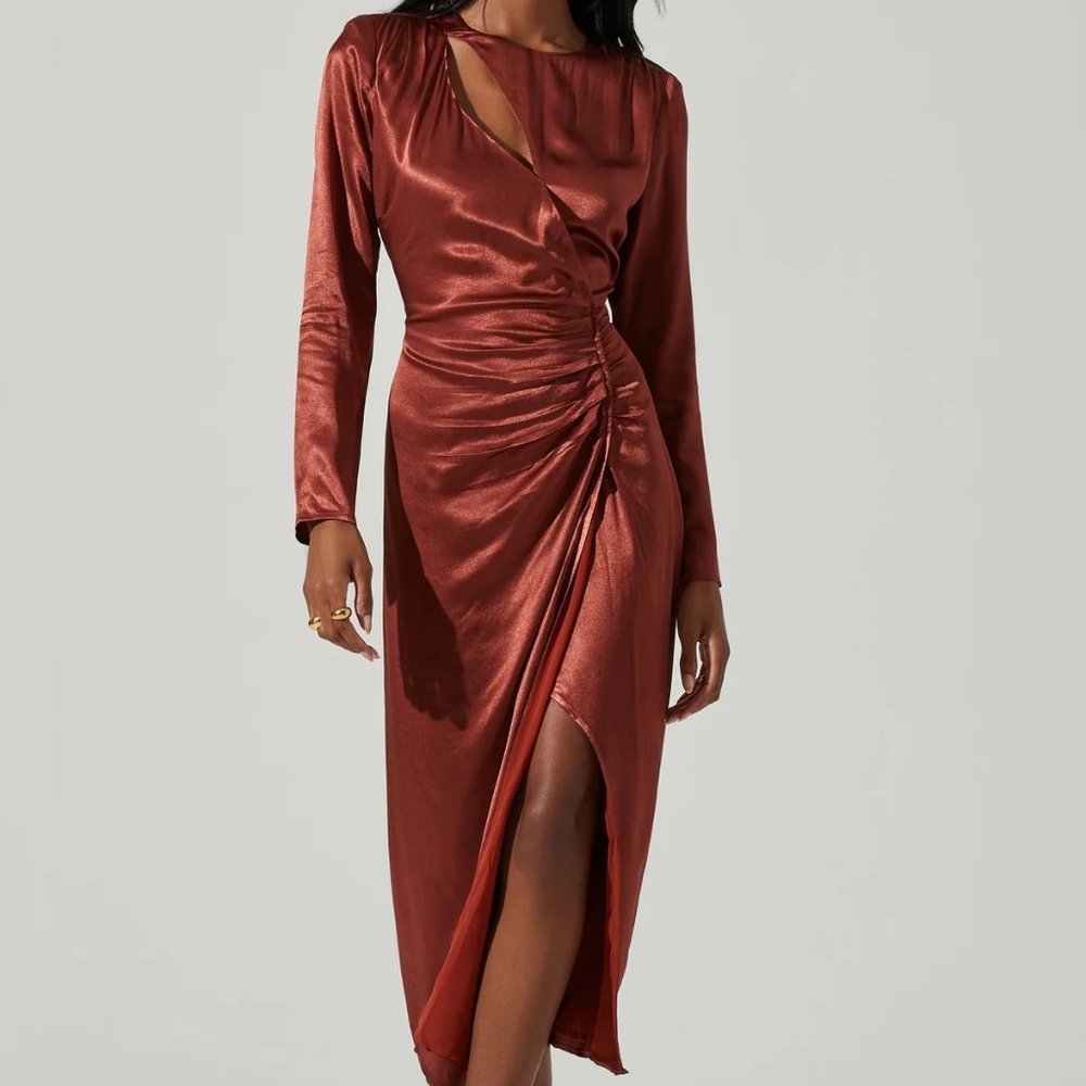 ASTR MARIPOSA SATIN RUCHED CUTOUT MIDI DRESS